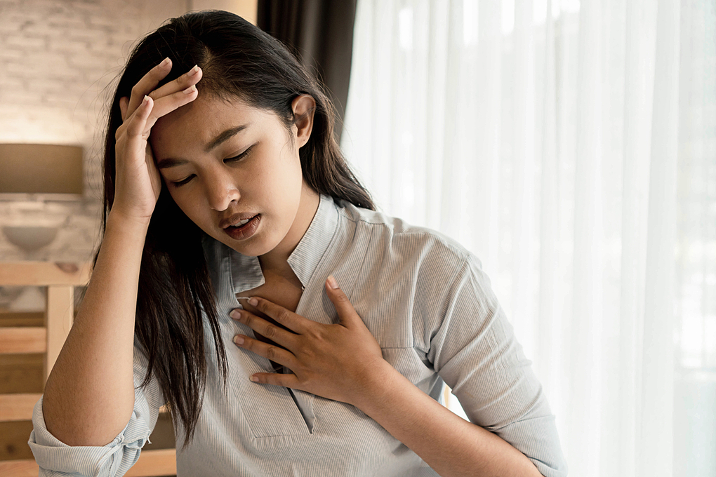 Phun thuốc trừ sâu có thể gây mất hơi, khó thở