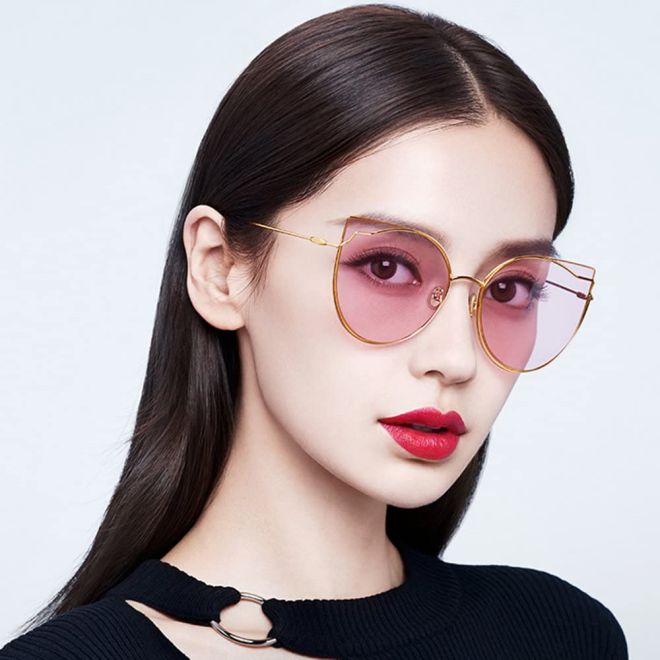 Những kiểu kính nào phù hợp với khuôn mặt kim cương