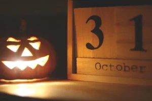 Halloween là ngày nào? Nguồn gốc của Halloween? Halloween chơi gì? Ở đâu?.