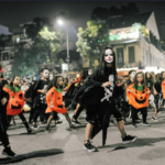 Chơi lễ Halloween ở phố đi bộ Hồ Gươm Hà Nội