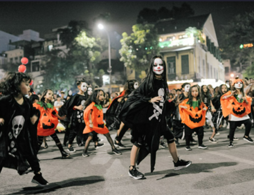 Chơi lễ Halloween ở phố đi bộ Hồ Gươm Hà Nội